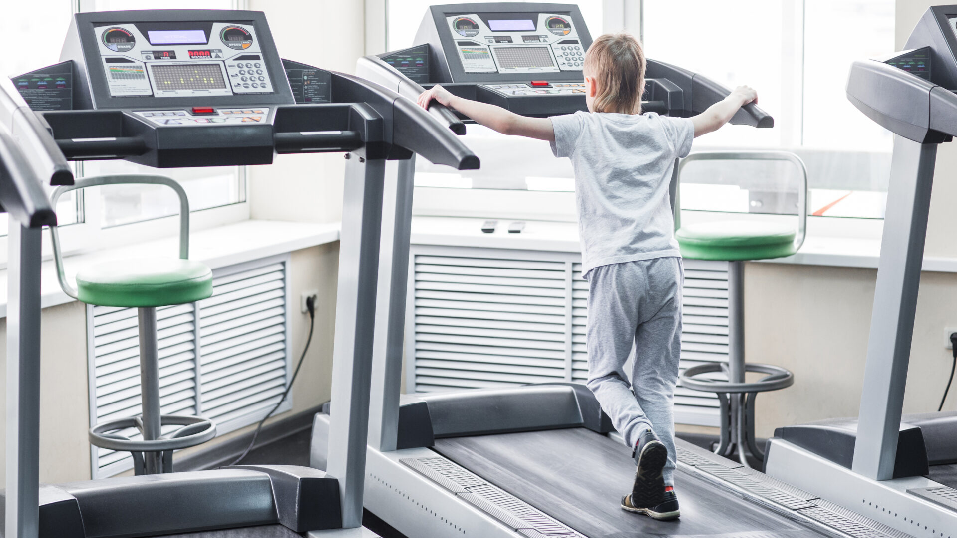 Portrait,Of,A,Boy,On,The,Treadmill,In,The,Gym