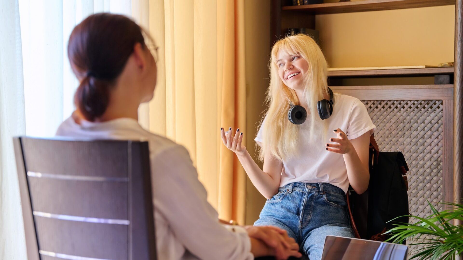 Teenage,Female,In,Therapy,Session,In,Psychologist&#8217;s,Office