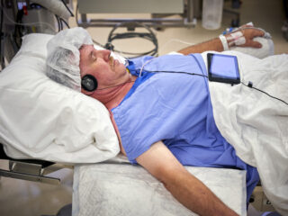 Muziek rond heupoperatie helpt delier te voorkomen